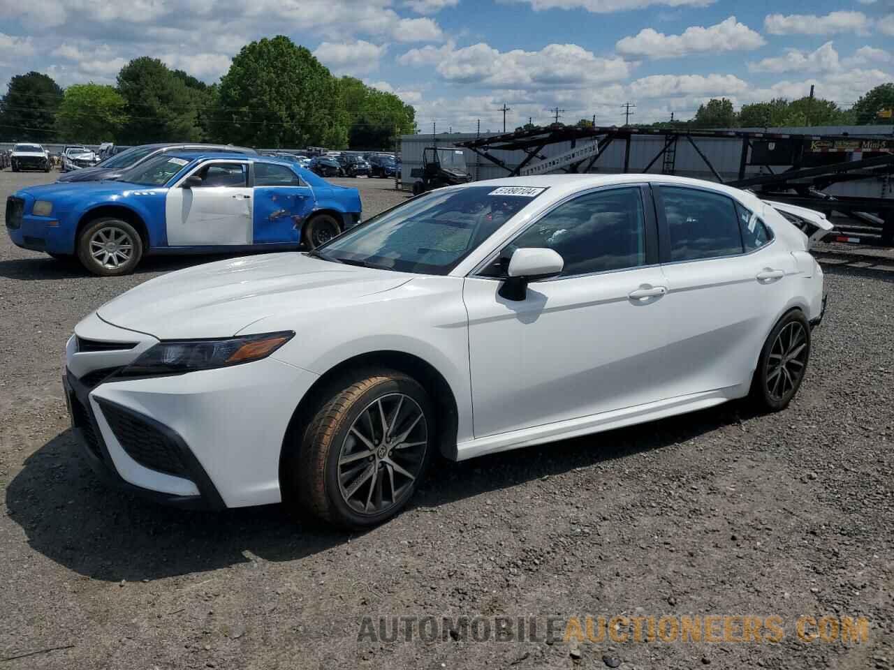 4T1G11AK1MU596490 TOYOTA CAMRY 2021