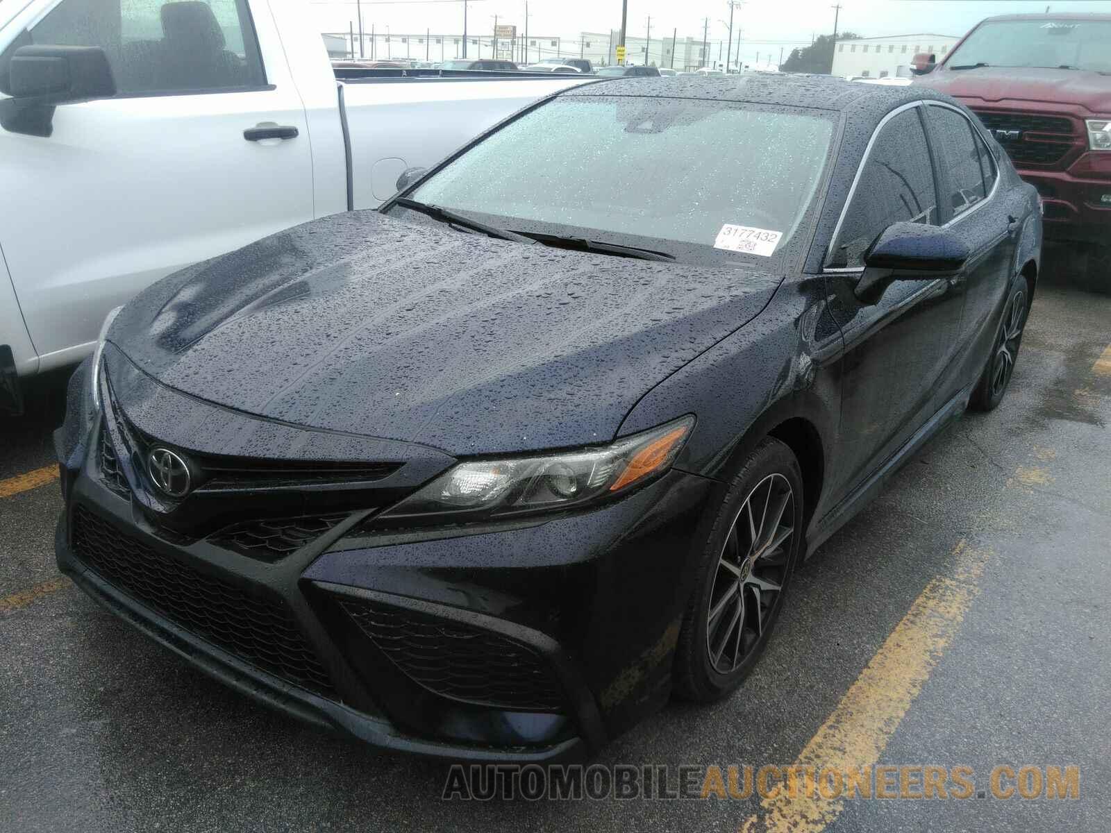 4T1G11AK1MU597588 Toyota Camry 2021