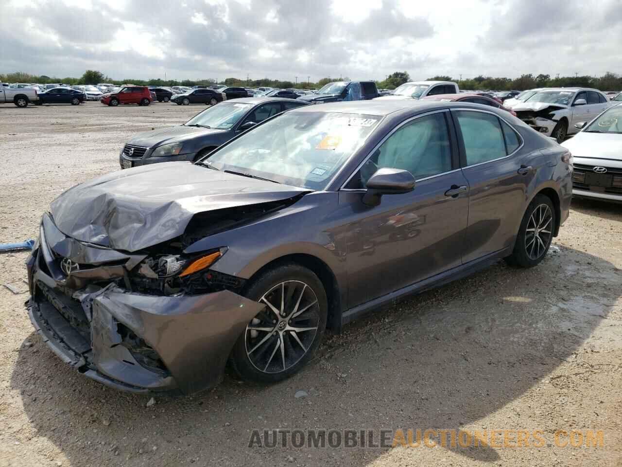 4T1G11AK1MU615913 TOYOTA CAMRY 2021