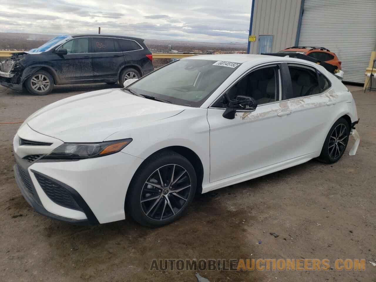 4T1G11AK1NU670282 TOYOTA CAMRY 2022