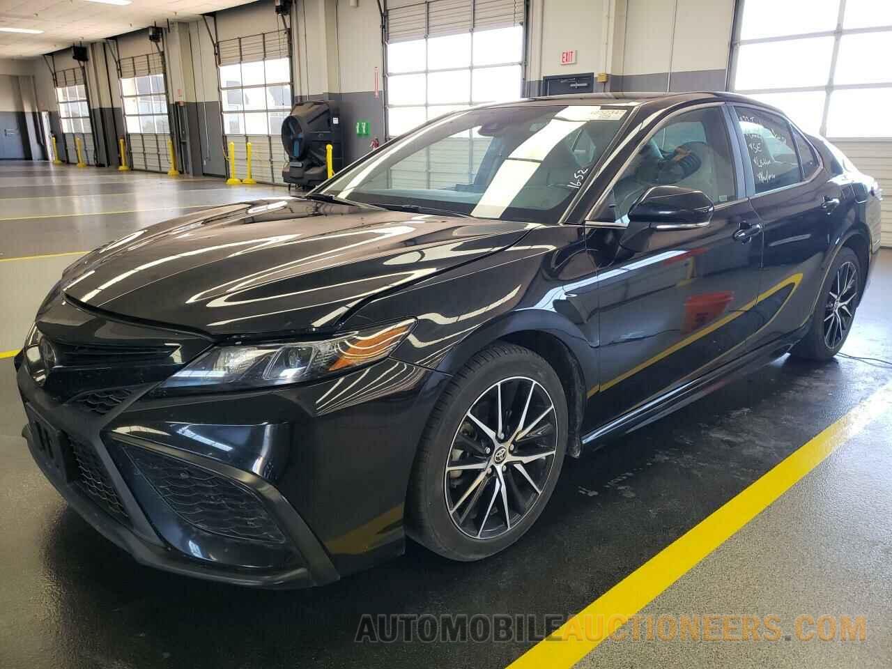 4T1G11AK1NU673182 Toyota Camry 2022