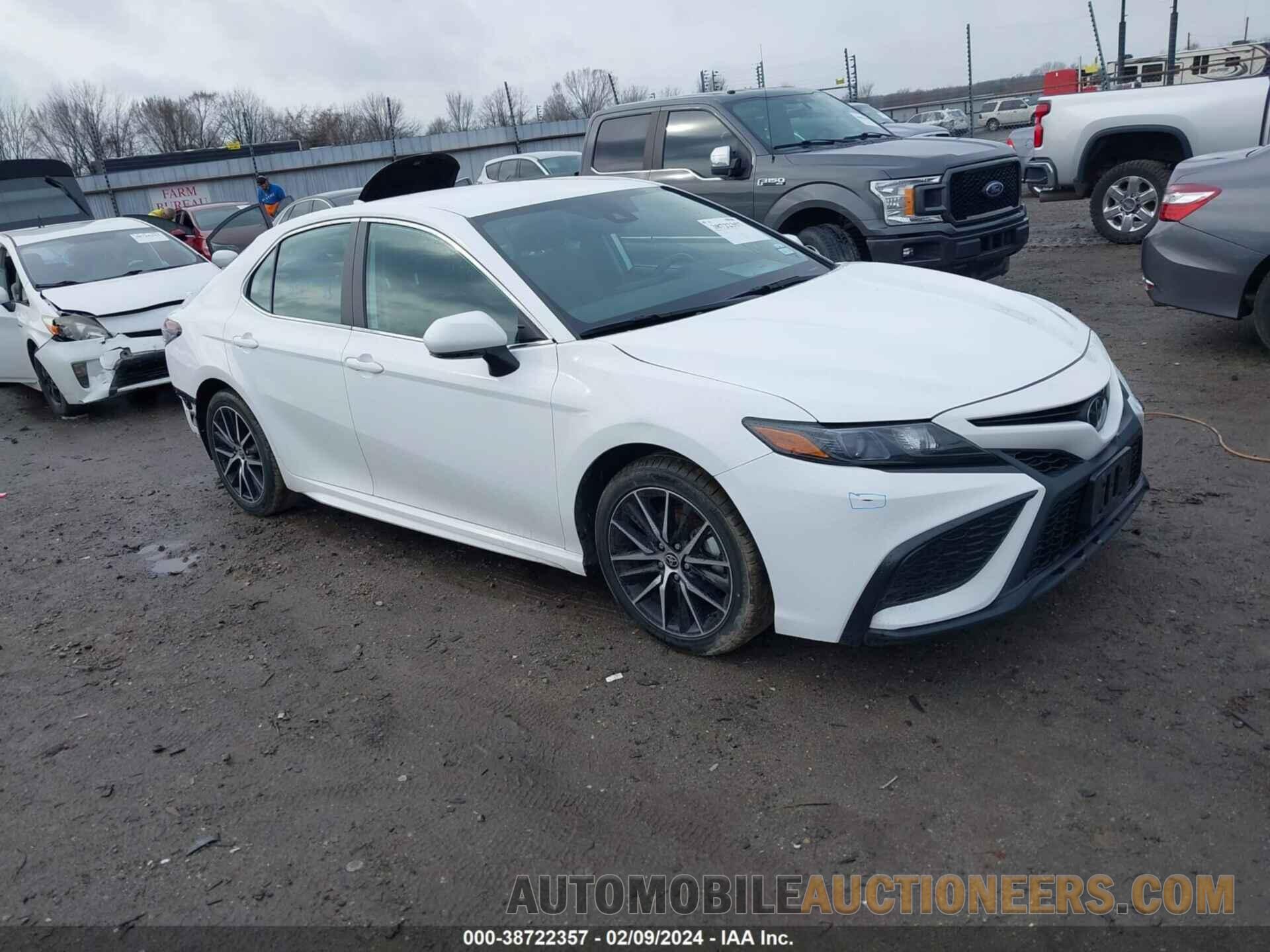 4T1G11AK1NU684232 TOYOTA CAMRY 2022