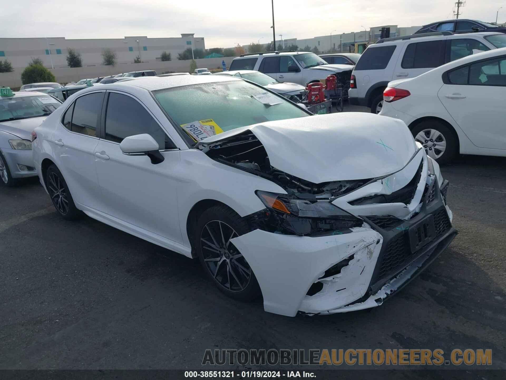 4T1G11AK1NU687597 TOYOTA CAMRY 2022