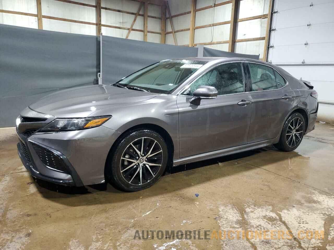 4T1G11AK1NU697563 TOYOTA CAMRY 2022