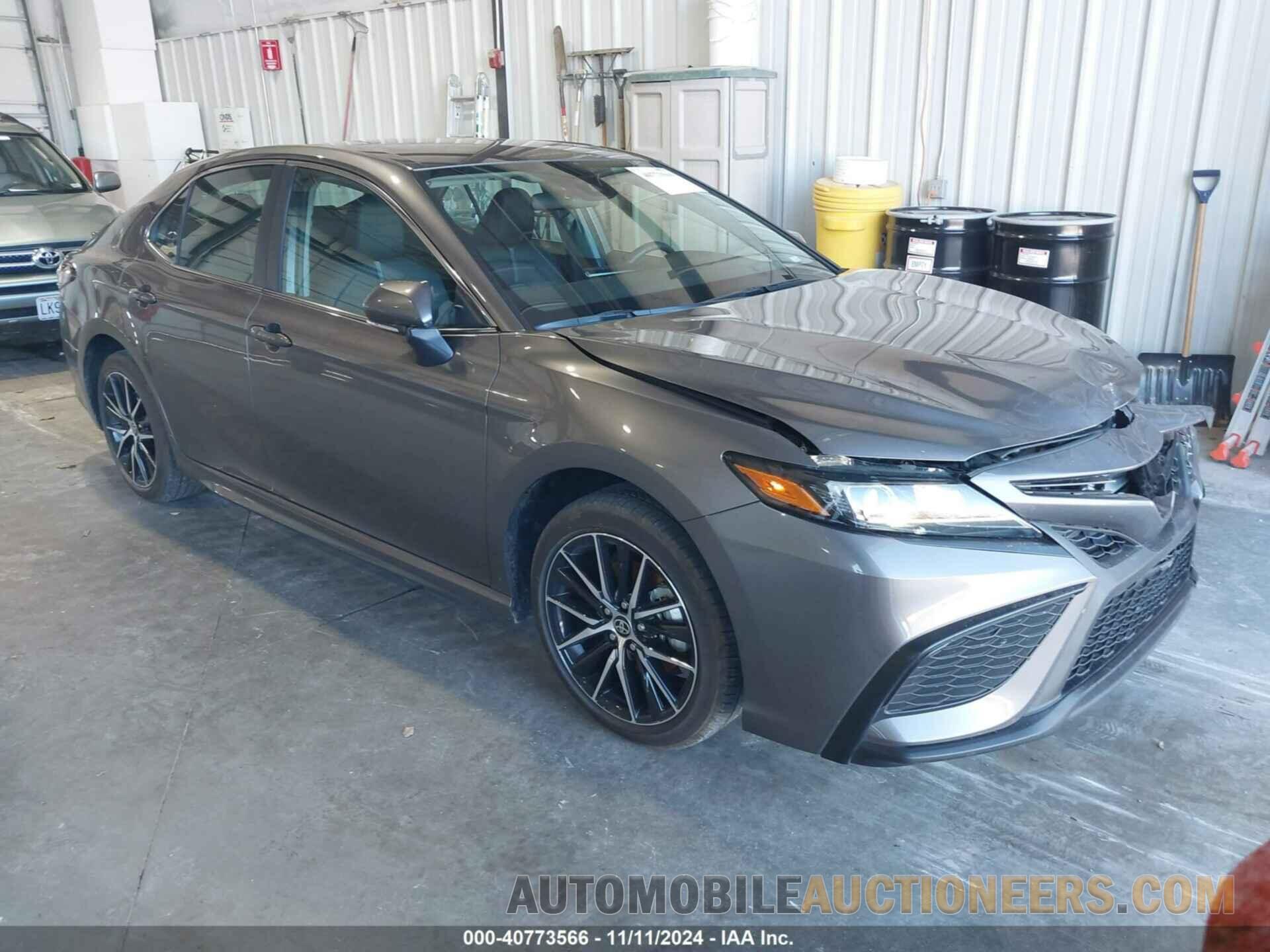 4T1G11AK1RU231198 TOYOTA CAMRY 2024