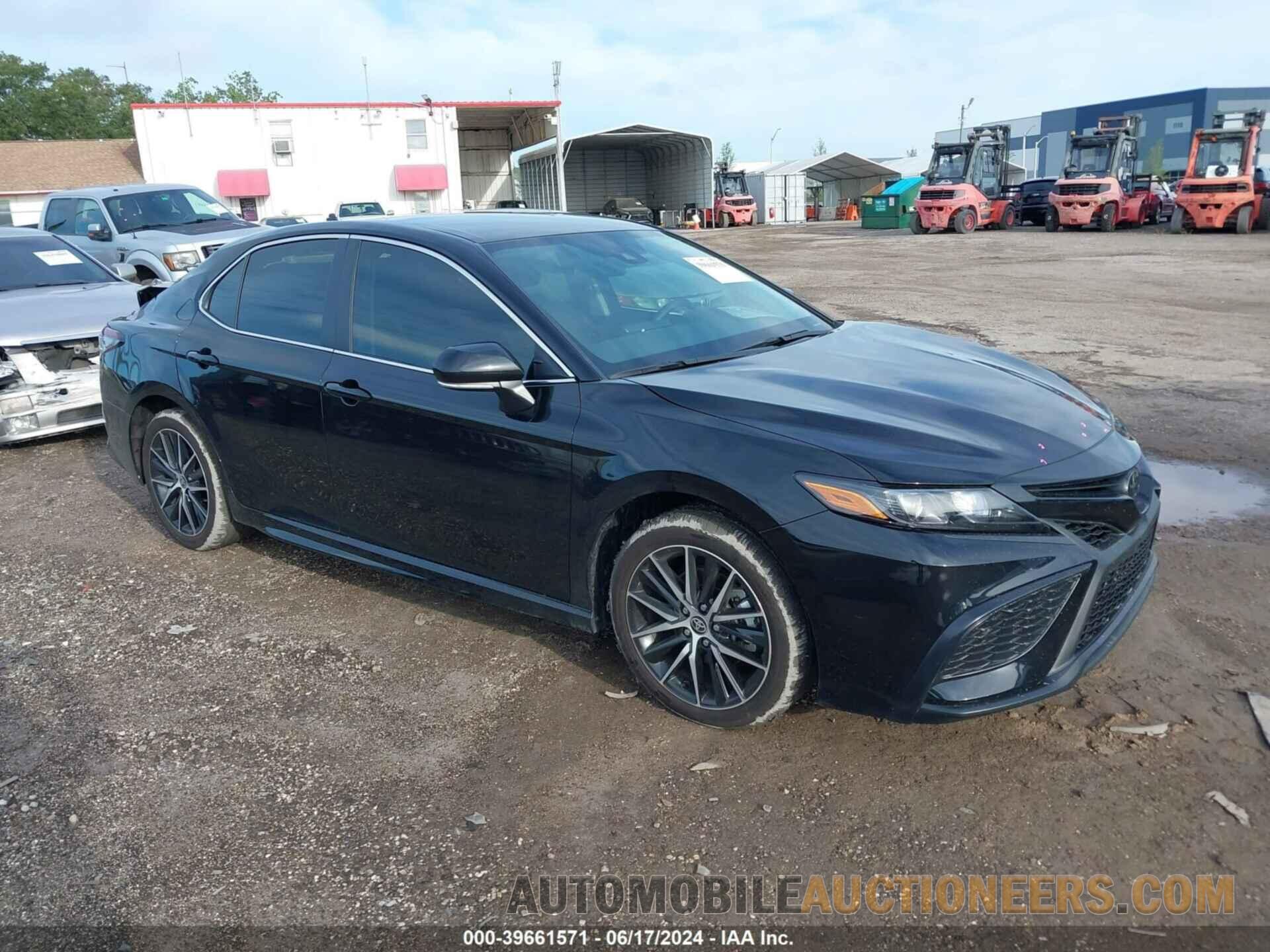 4T1G11AK1RU233209 TOYOTA CAMRY 2024