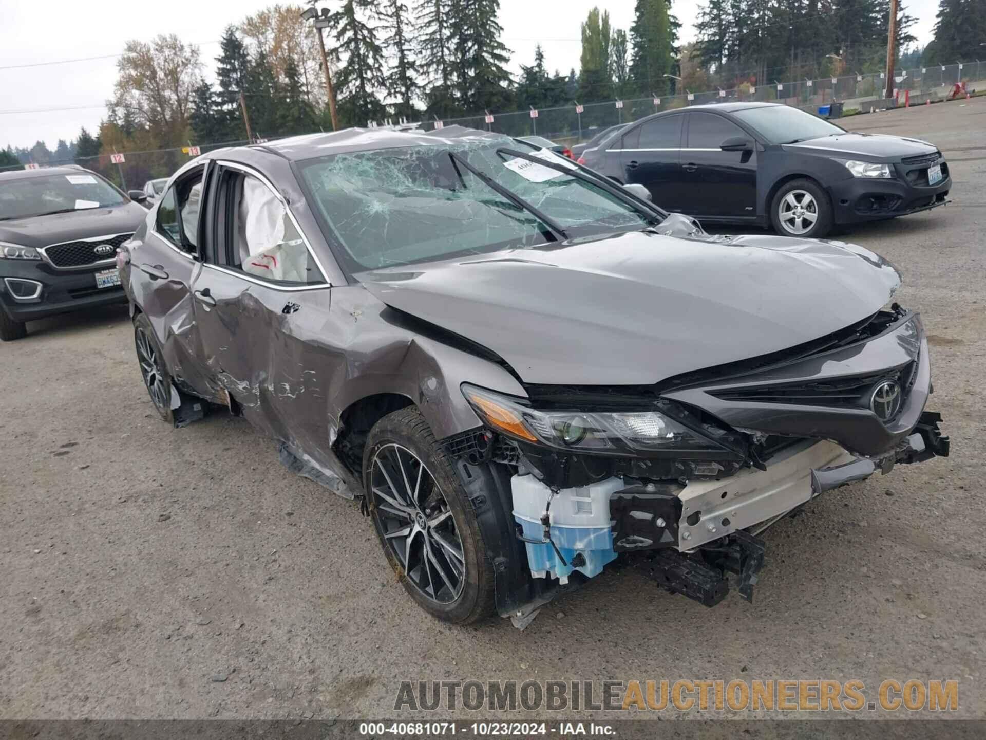 4T1G11AK1RU250589 TOYOTA CAMRY 2024