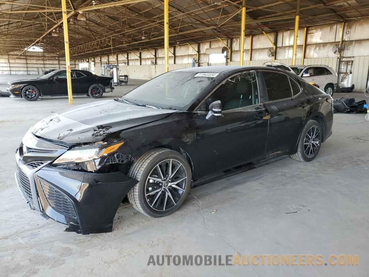 4T1G11AK1RU871329 TOYOTA CAMRY 2024