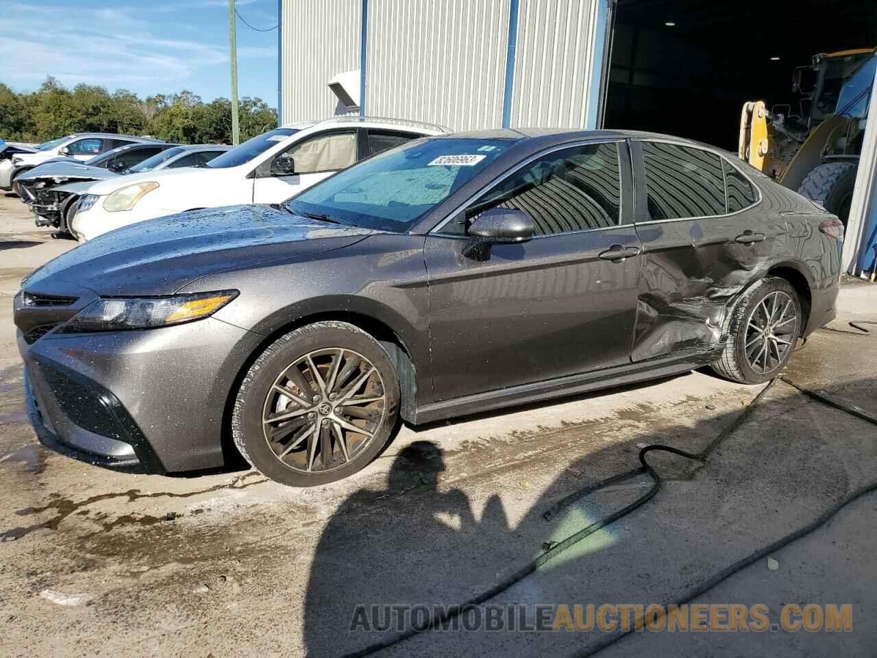 4T1G11AK2MU402825 TOYOTA CAMRY 2021