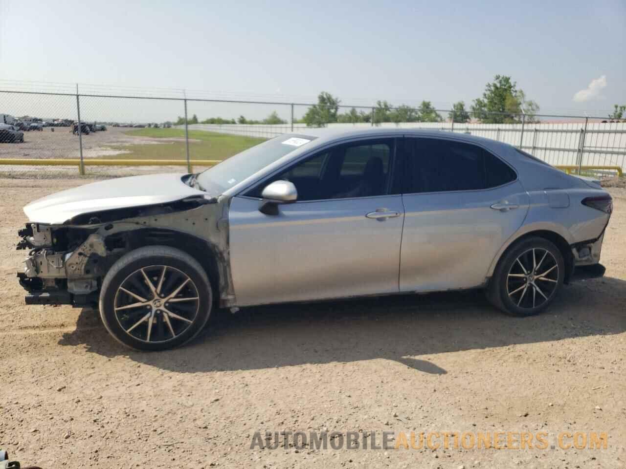 4T1G11AK2MU405689 TOYOTA CAMRY 2021