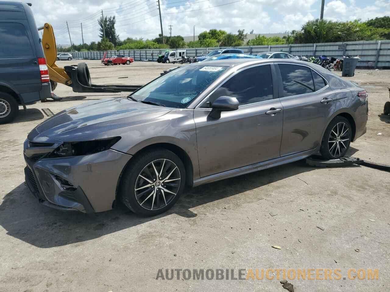 4T1G11AK2MU406194 TOYOTA CAMRY 2021