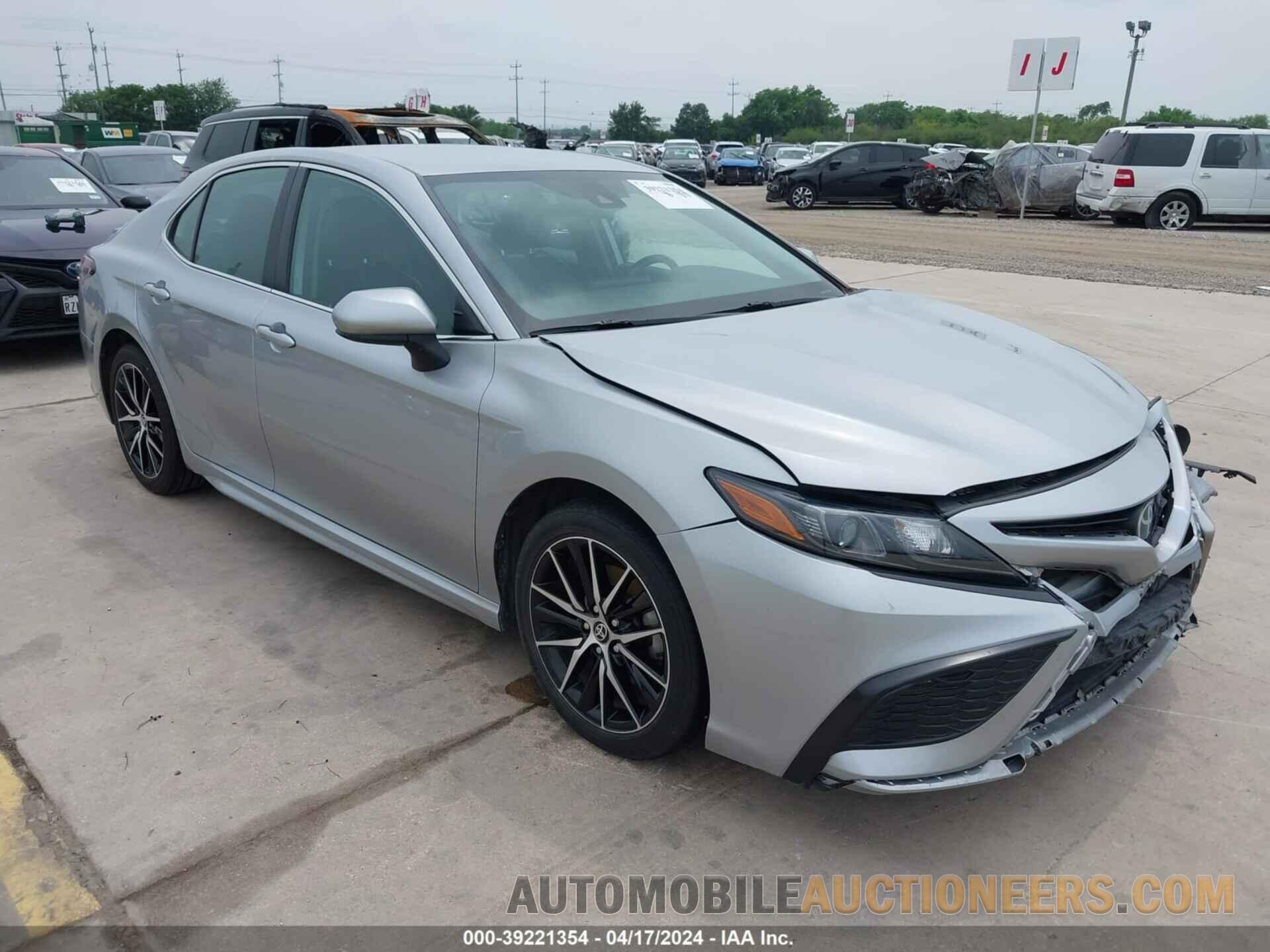 4T1G11AK2MU413890 TOYOTA CAMRY 2021