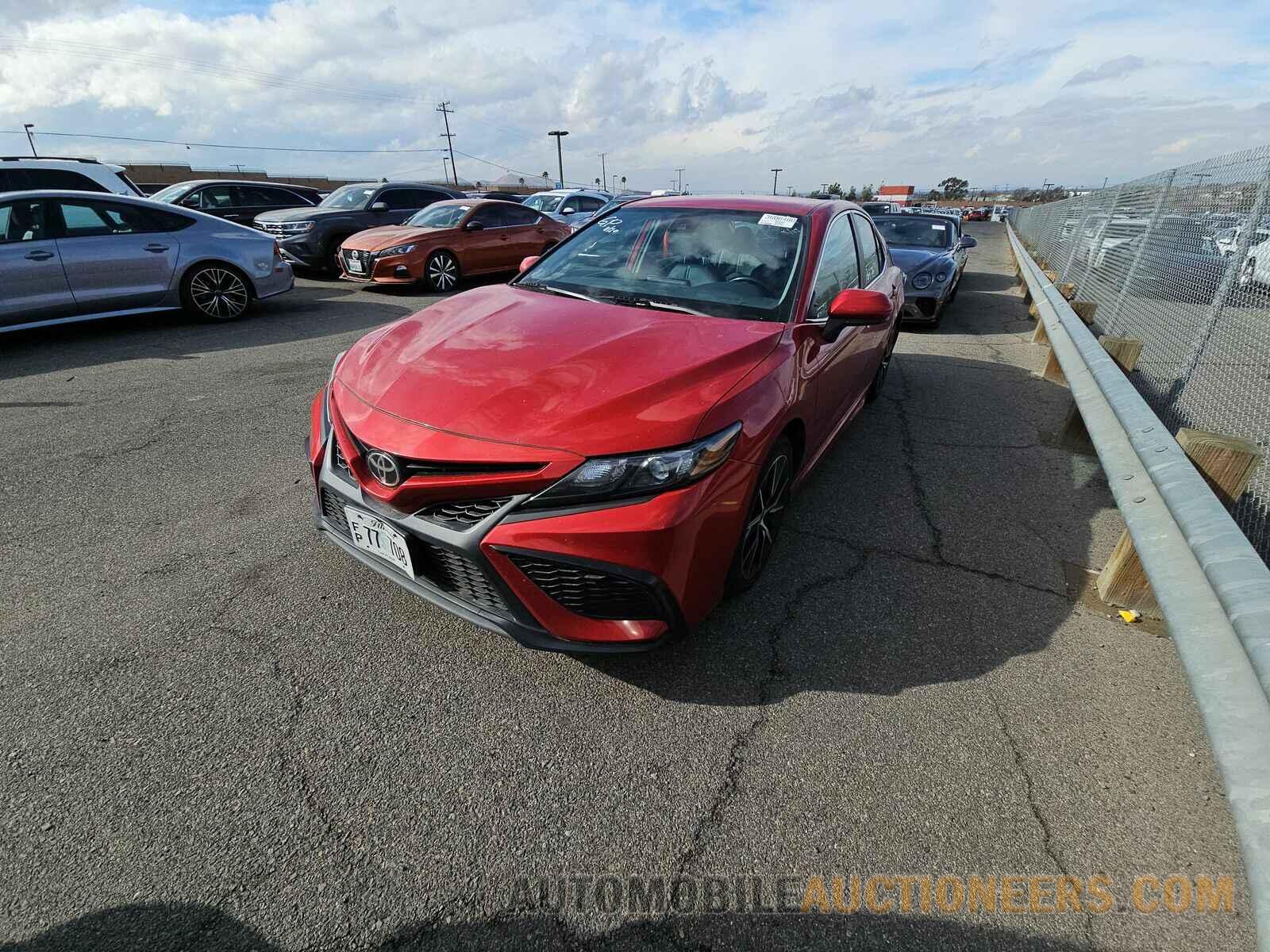 4T1G11AK2MU414067 Toyota Camry 2021