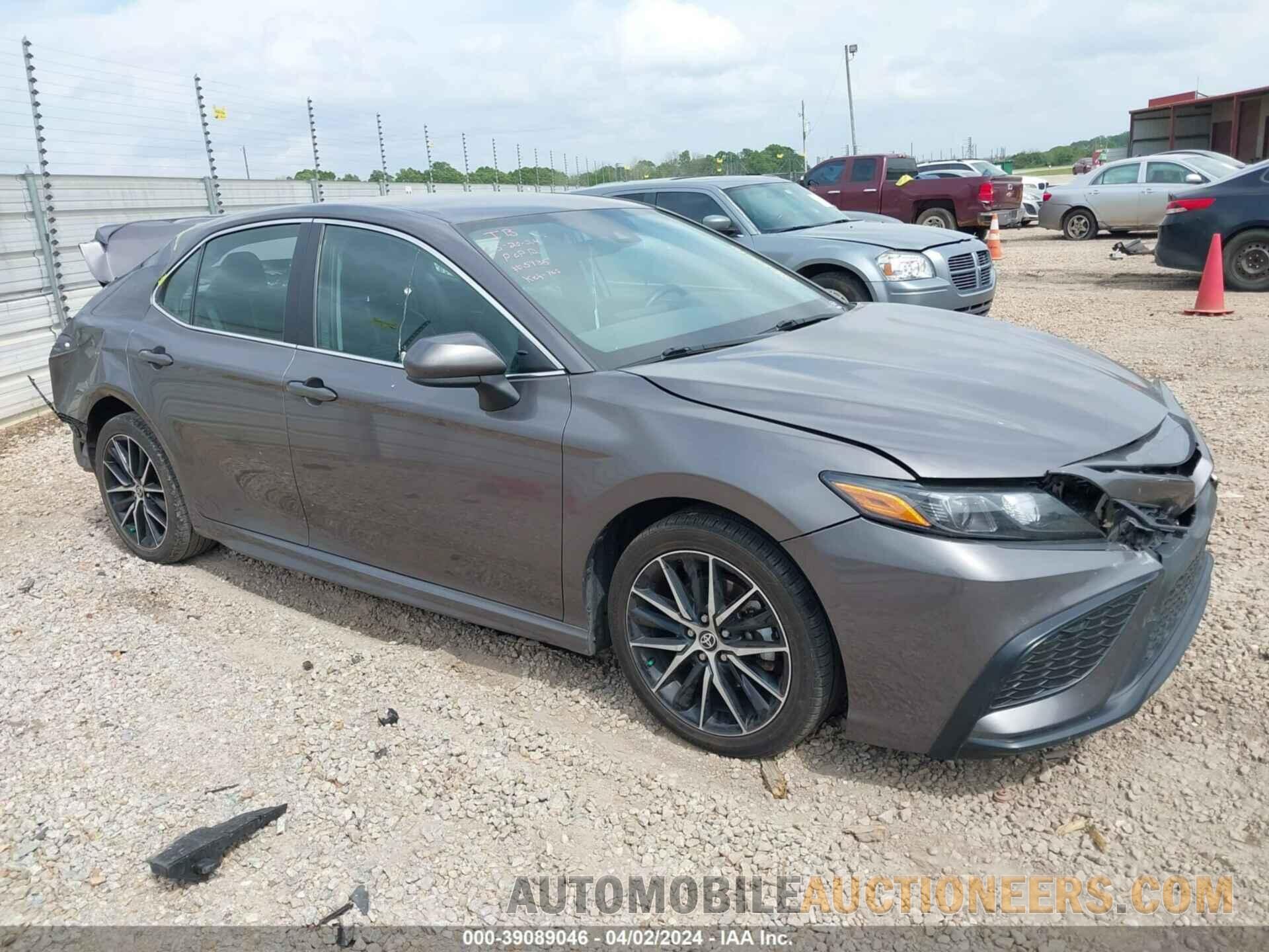 4T1G11AK2MU440975 TOYOTA CAMRY 2021