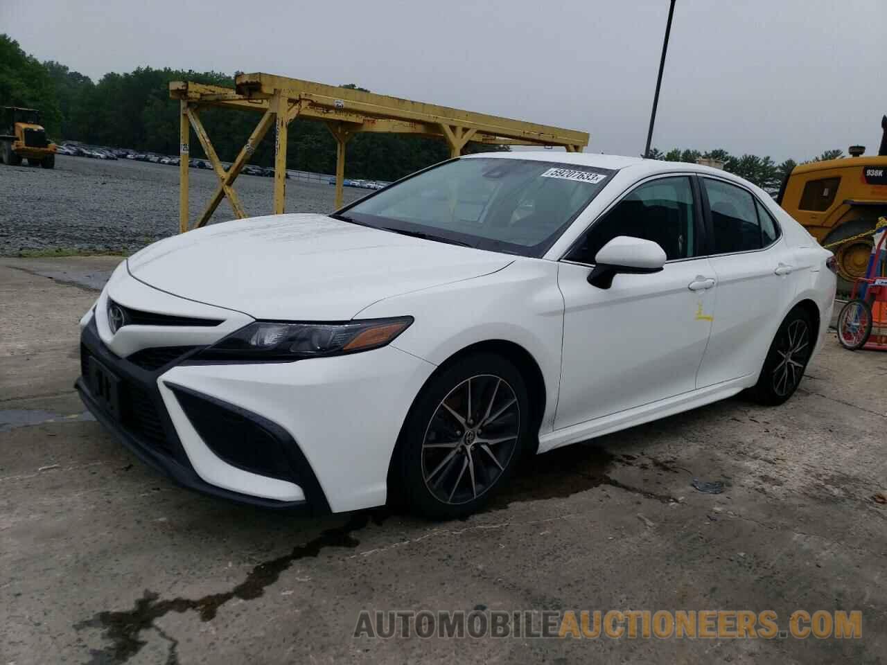 4T1G11AK2MU445979 TOYOTA CAMRY 2021