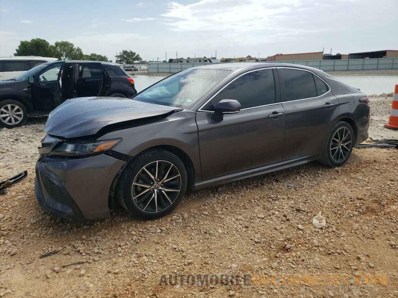 4T1G11AK2MU458196 TOYOTA CAMRY 2021