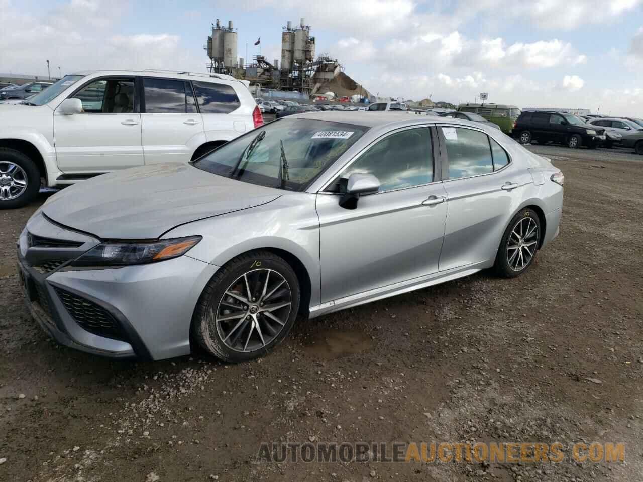 4T1G11AK2MU470445 TOYOTA CAMRY 2021