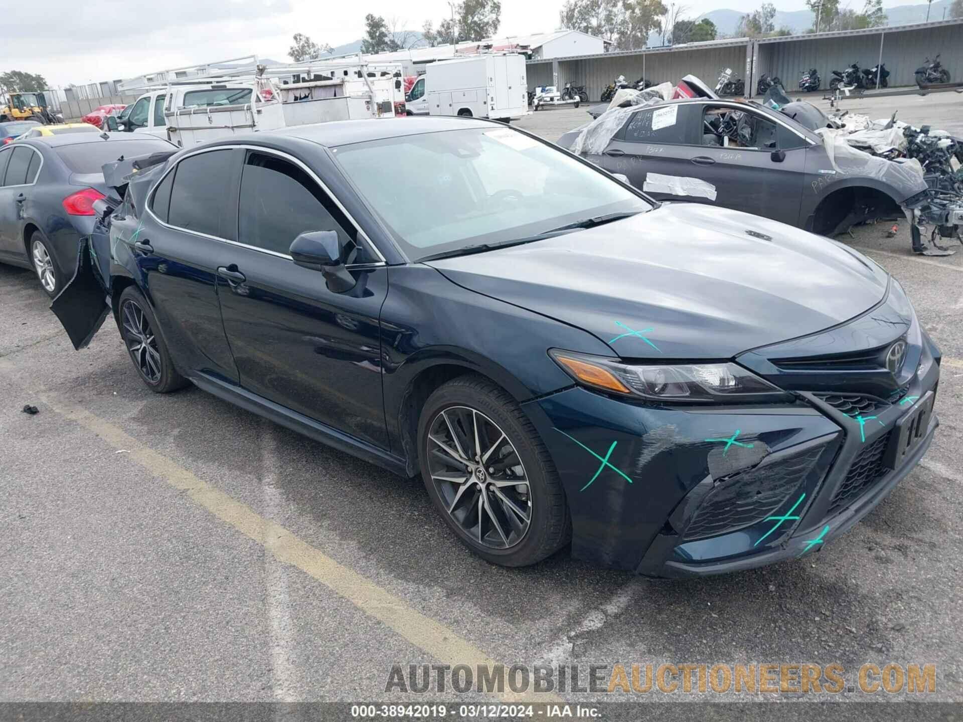 4T1G11AK2MU492025 TOYOTA CAMRY 2021