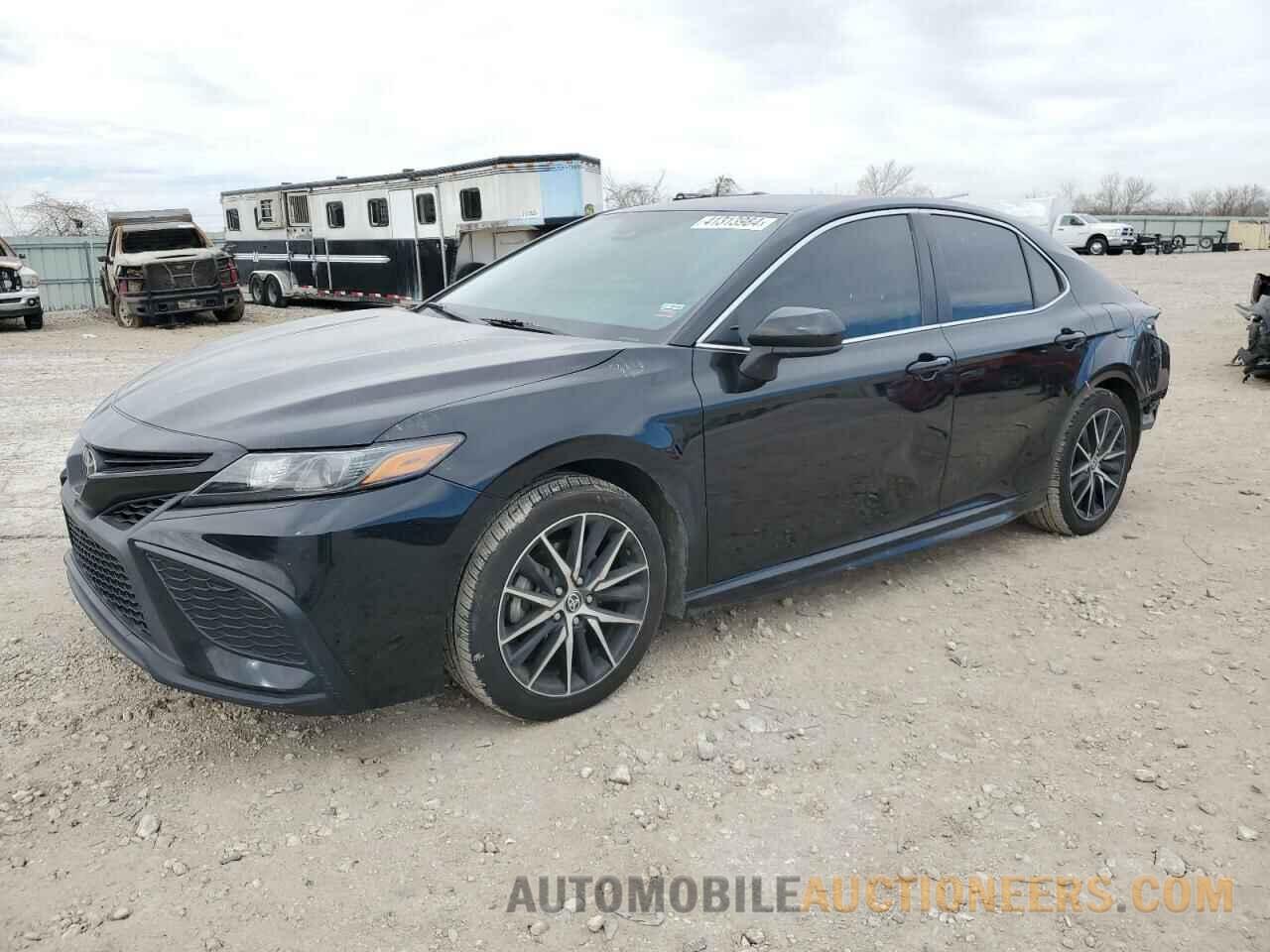 4T1G11AK2MU522009 TOYOTA CAMRY 2021