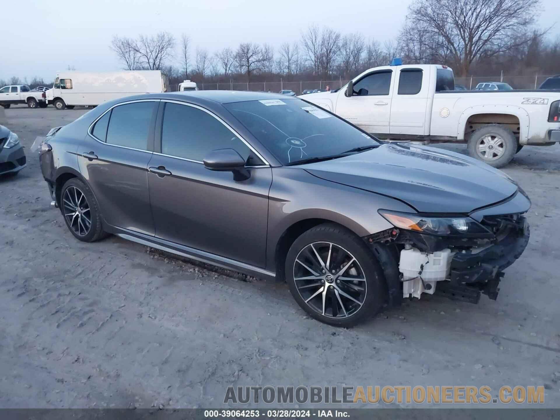 4T1G11AK2MU535701 TOYOTA CAMRY 2021