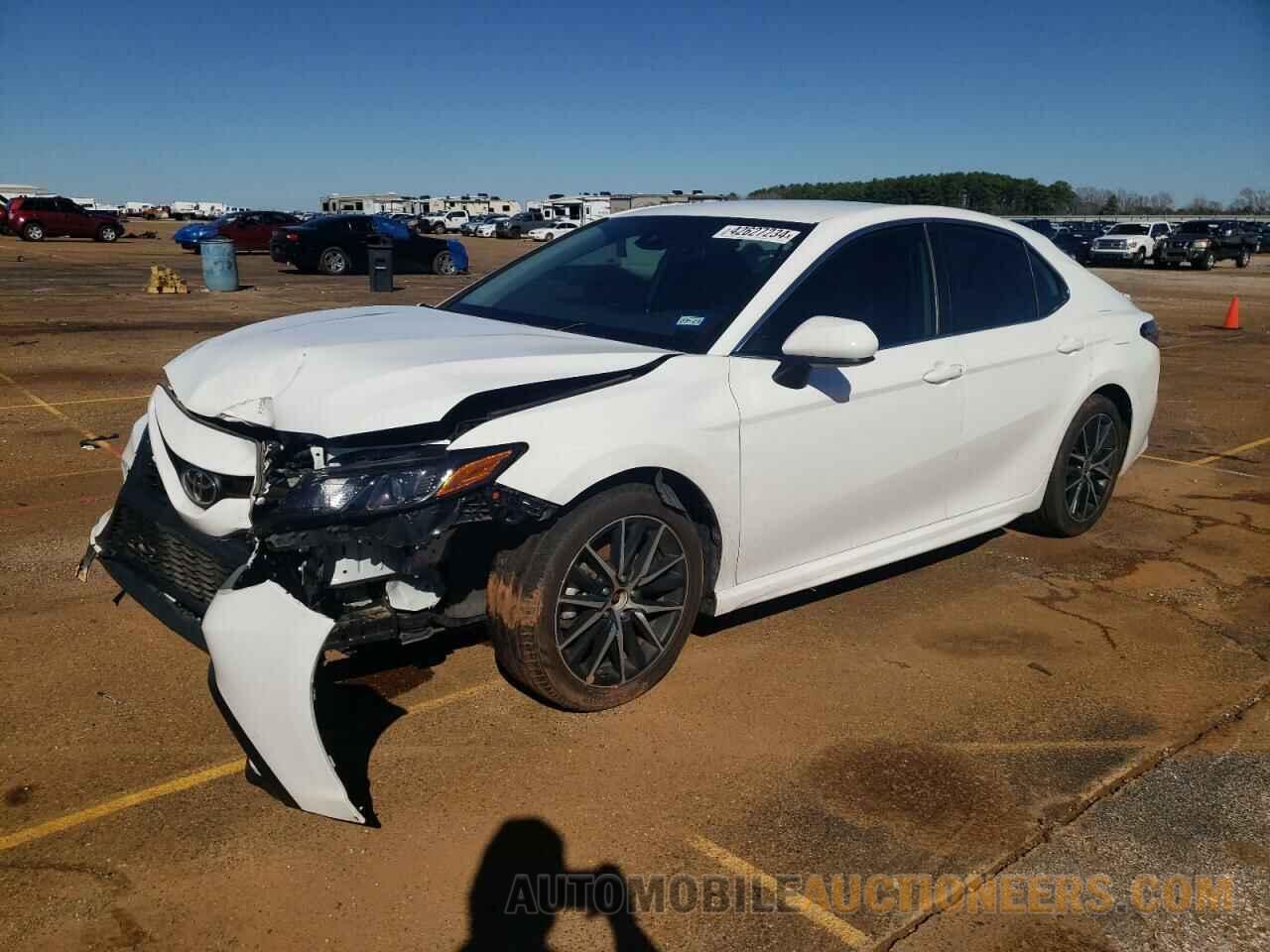 4T1G11AK2MU536220 TOYOTA CAMRY 2021