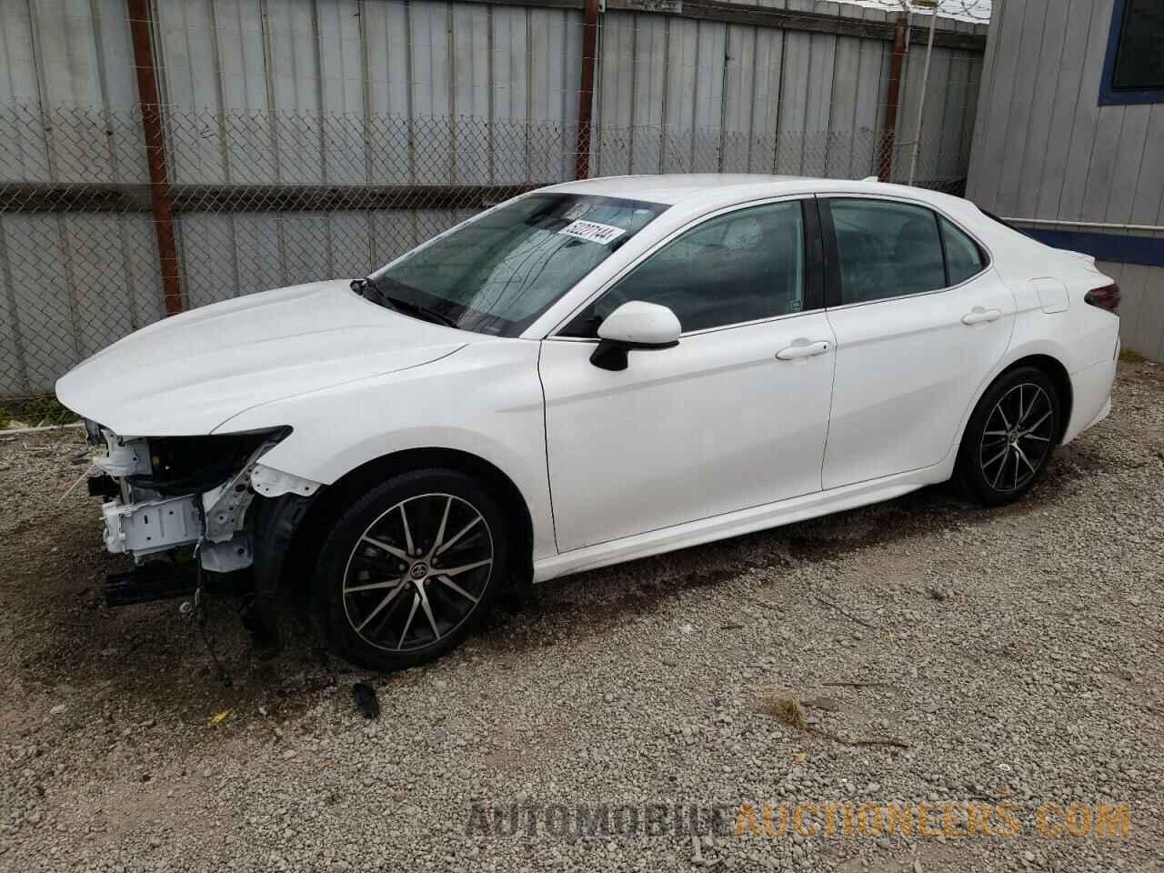 4T1G11AK2MU556306 TOYOTA CAMRY 2021