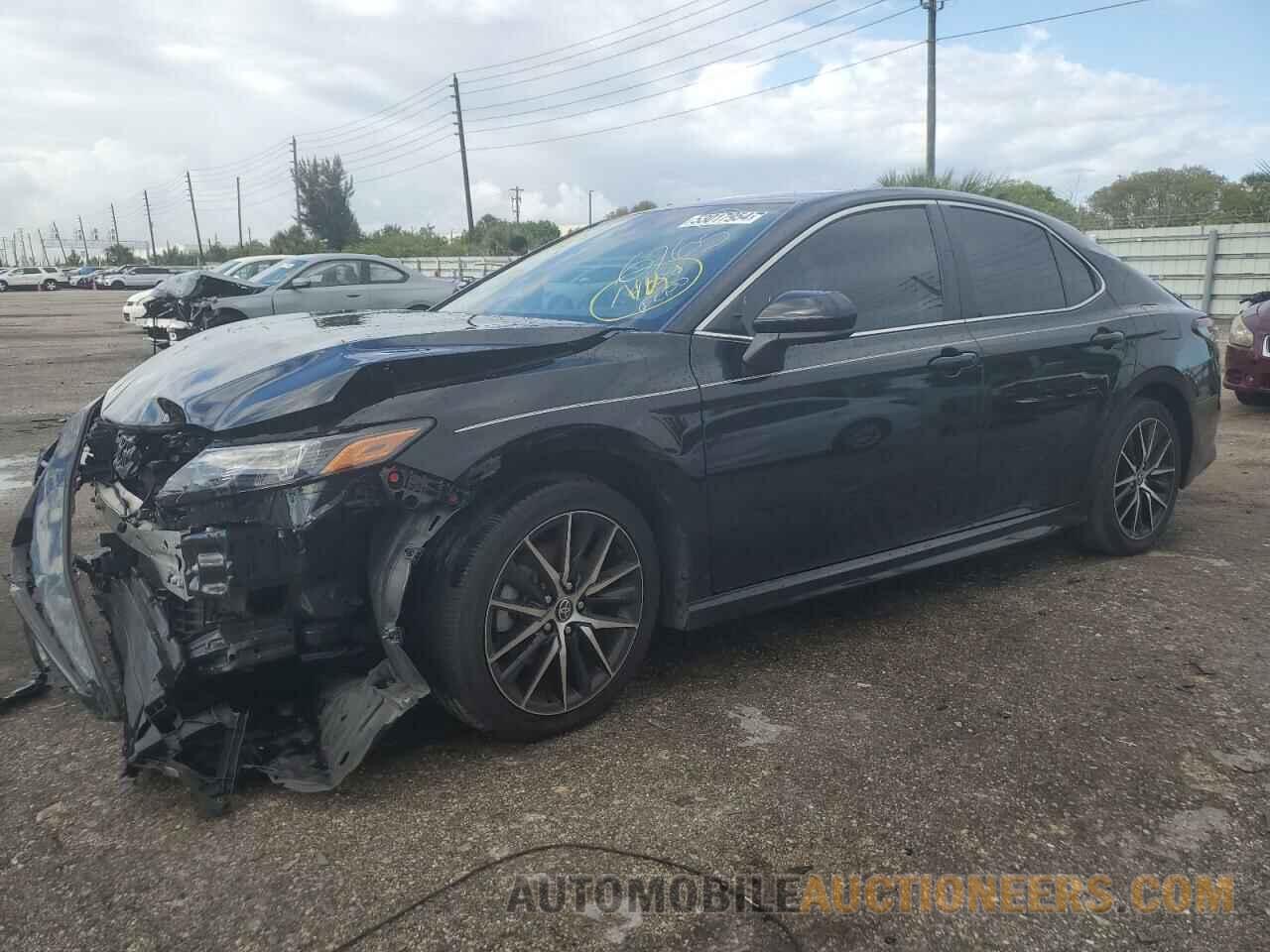 4T1G11AK2MU576765 TOYOTA CAMRY 2021