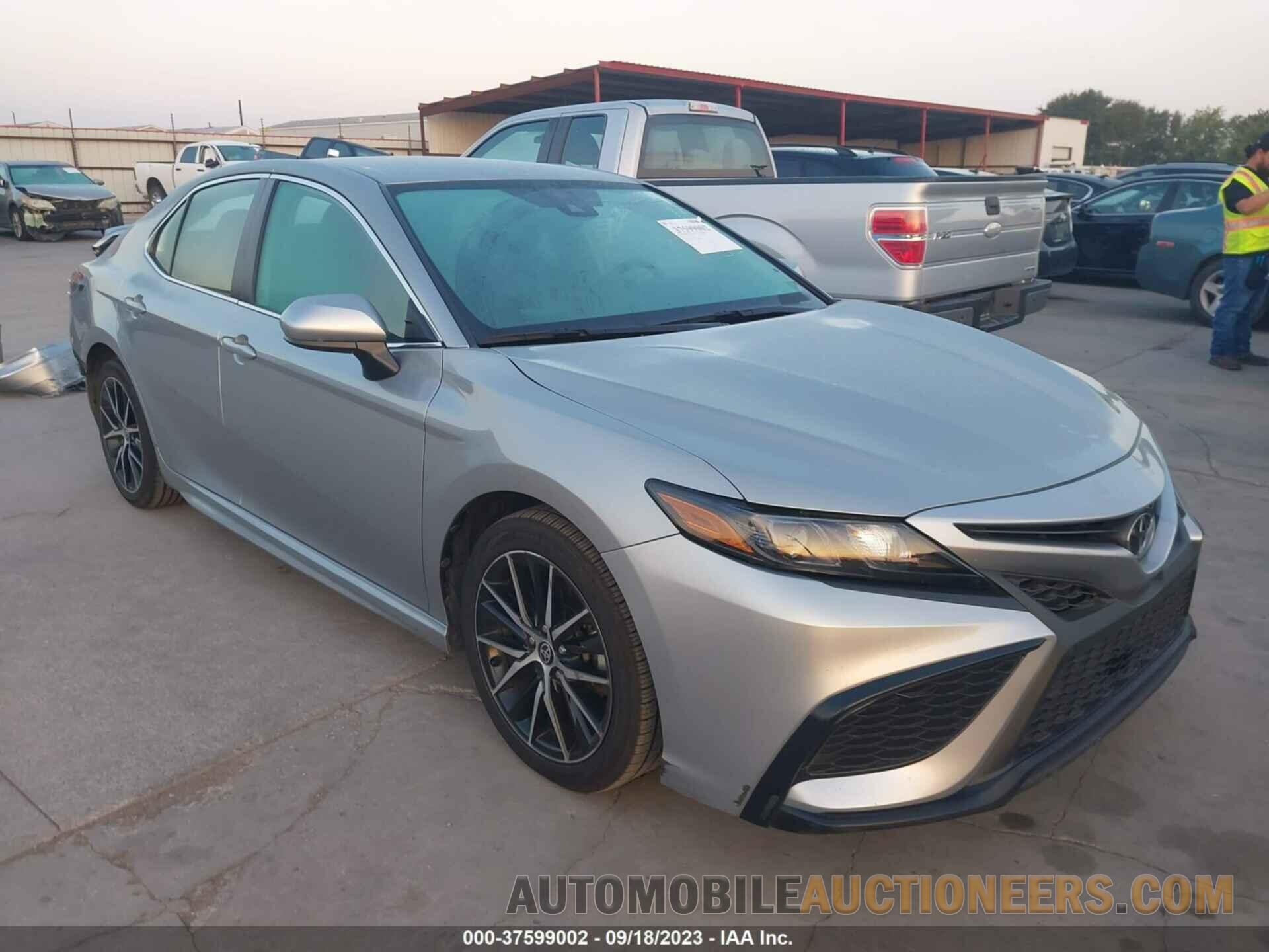 4T1G11AK2MU590956 TOYOTA CAMRY 2021