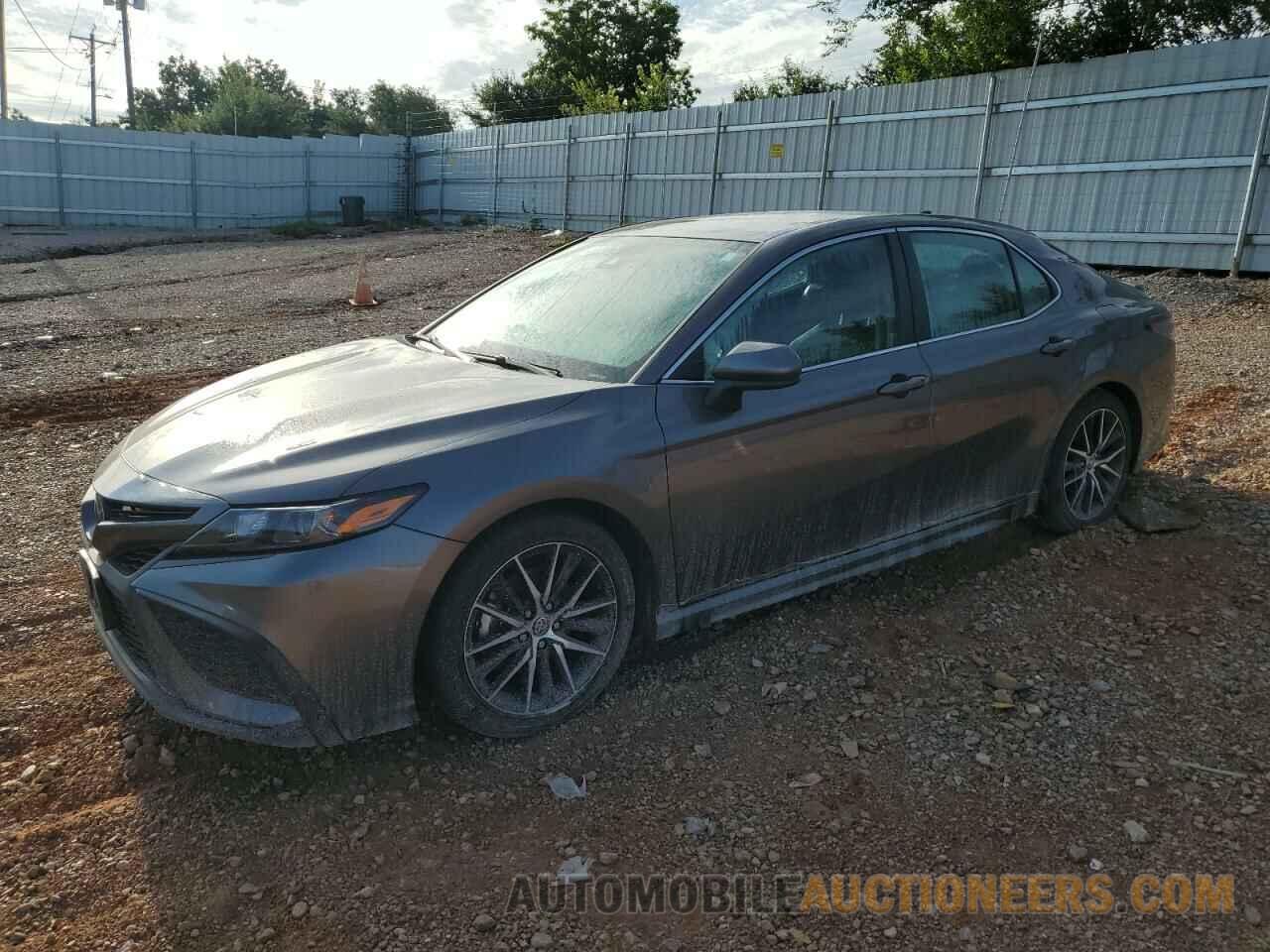 4T1G11AK2MU593128 TOYOTA CAMRY 2021