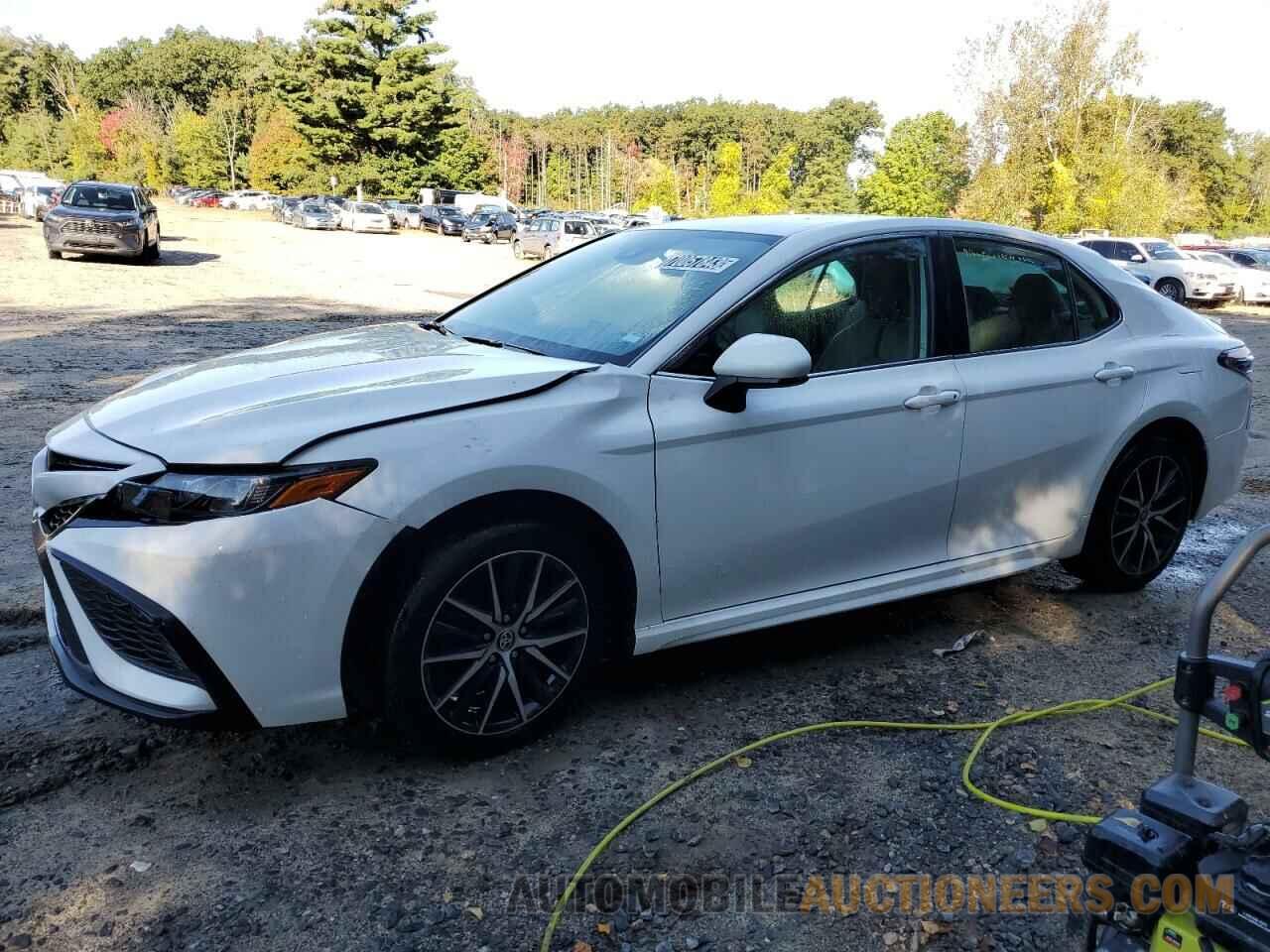 4T1G11AK2MU607576 TOYOTA CAMRY 2021