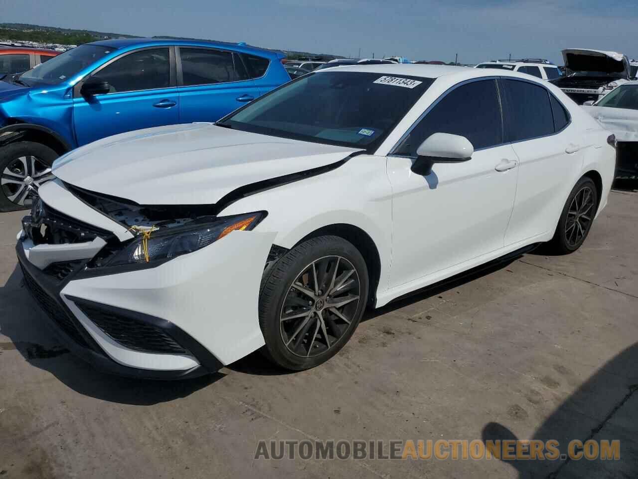 4T1G11AK2MU613989 TOYOTA CAMRY 2021