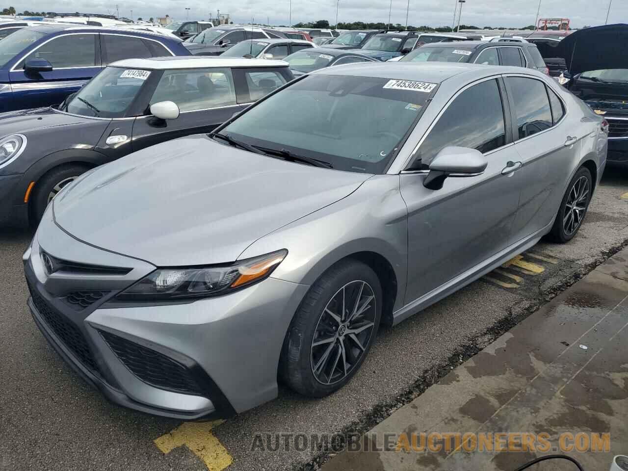 4T1G11AK2NU621916 TOYOTA CAMRY 2022