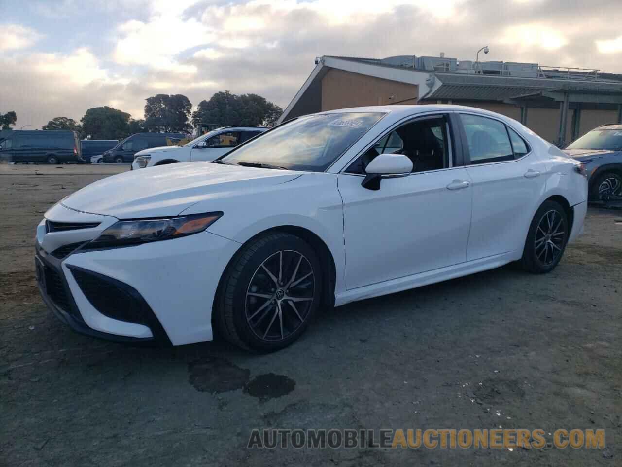 4T1G11AK2NU626968 TOYOTA CAMRY 2022