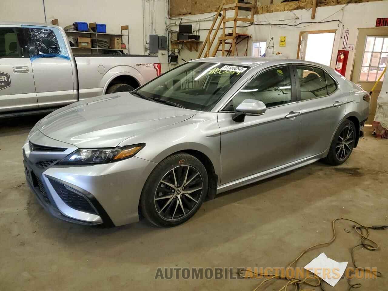 4T1G11AK2NU654835 TOYOTA CAMRY 2022