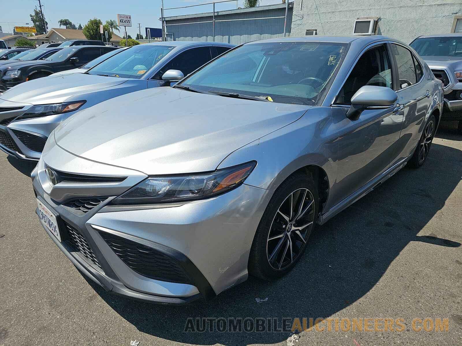 4T1G11AK2NU658335 Toyota Camry 2022