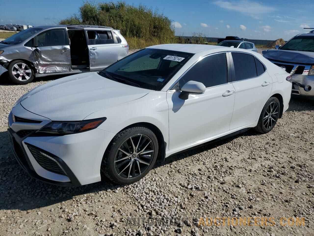 4T1G11AK2NU670100 TOYOTA CAMRY 2022