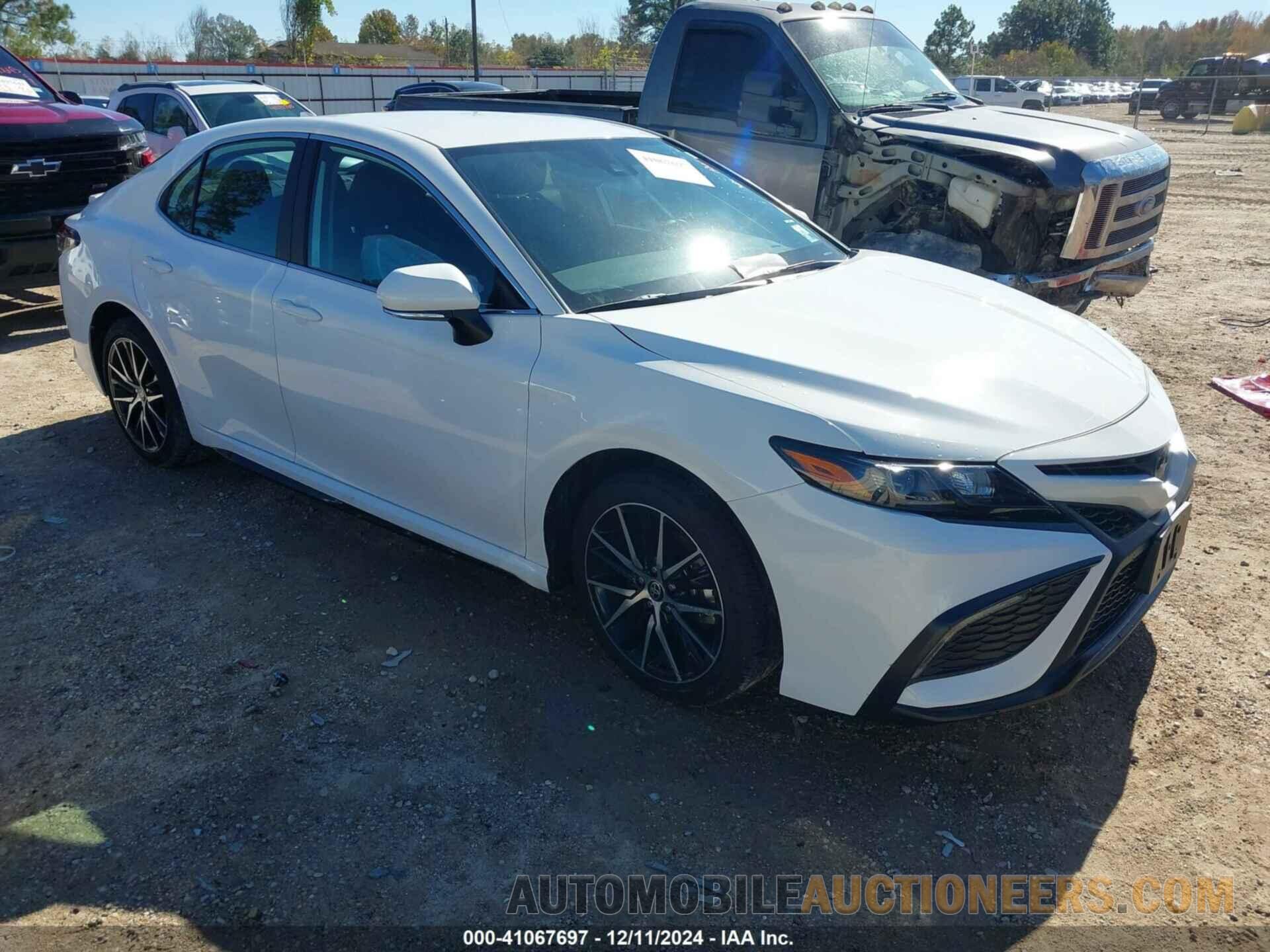 4T1G11AK2RU262377 TOYOTA CAMRY 2024