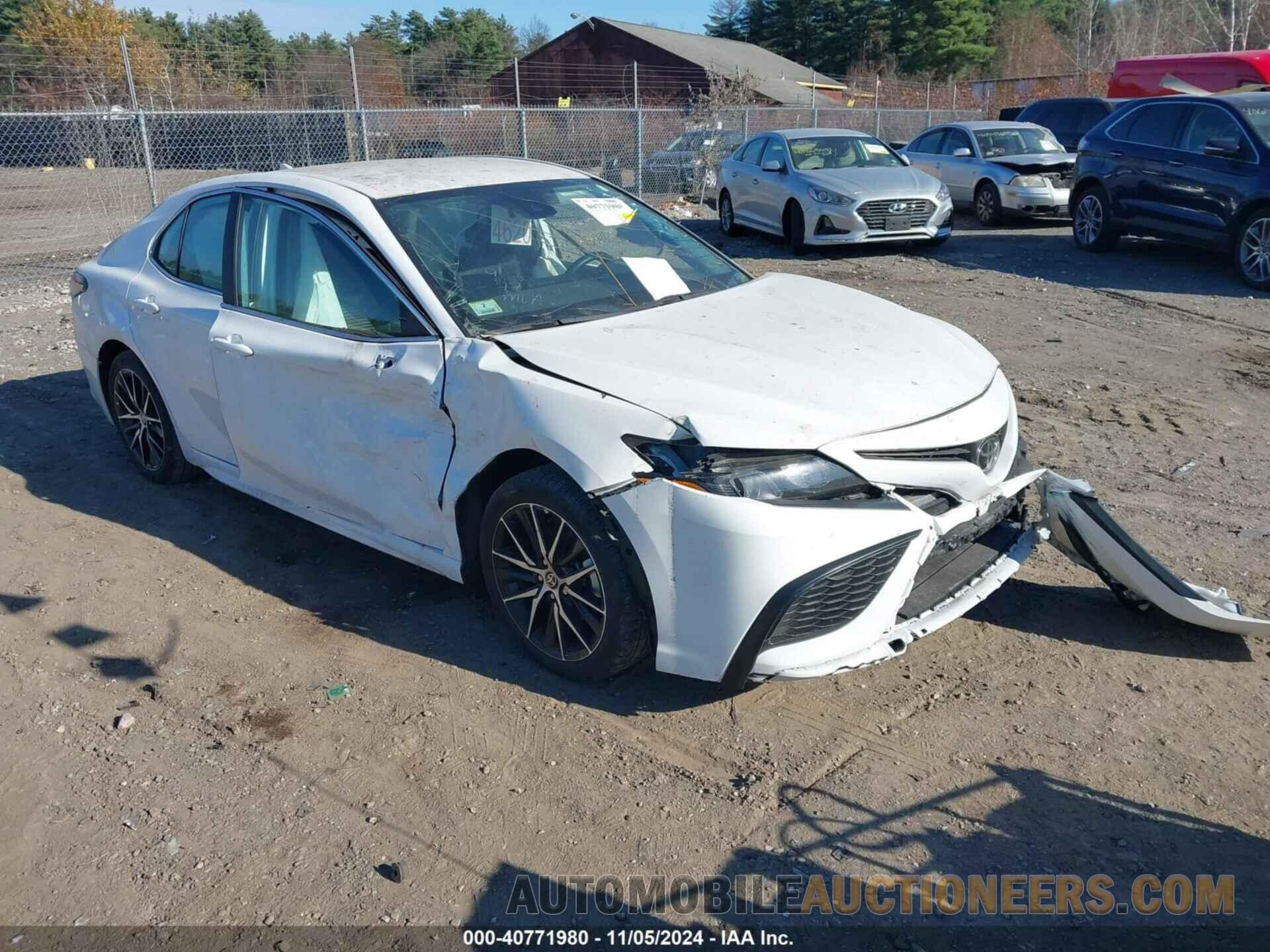 4T1G11AK2RU892268 TOYOTA CAMRY 2024