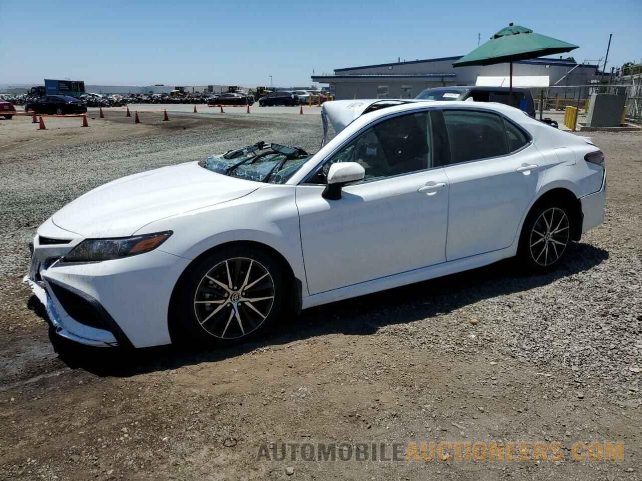 4T1G11AK2RU895588 TOYOTA CAMRY 2024