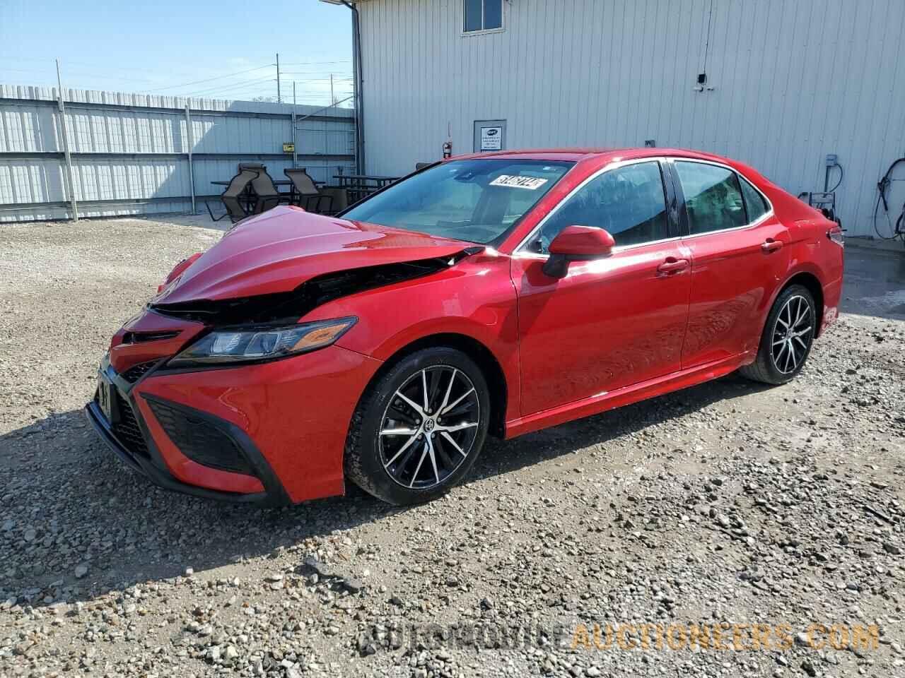 4T1G11AK3MU413641 TOYOTA CAMRY 2021