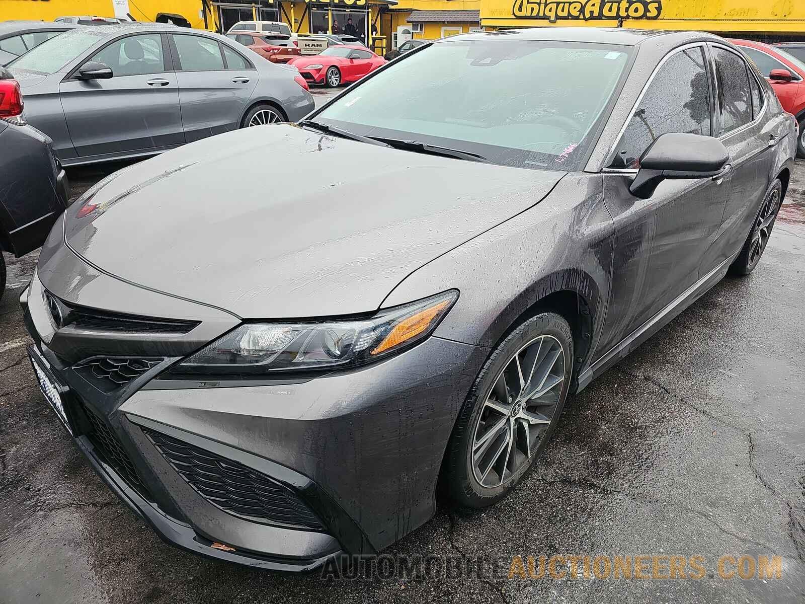 4T1G11AK3MU430696 Toyota Camry 2021