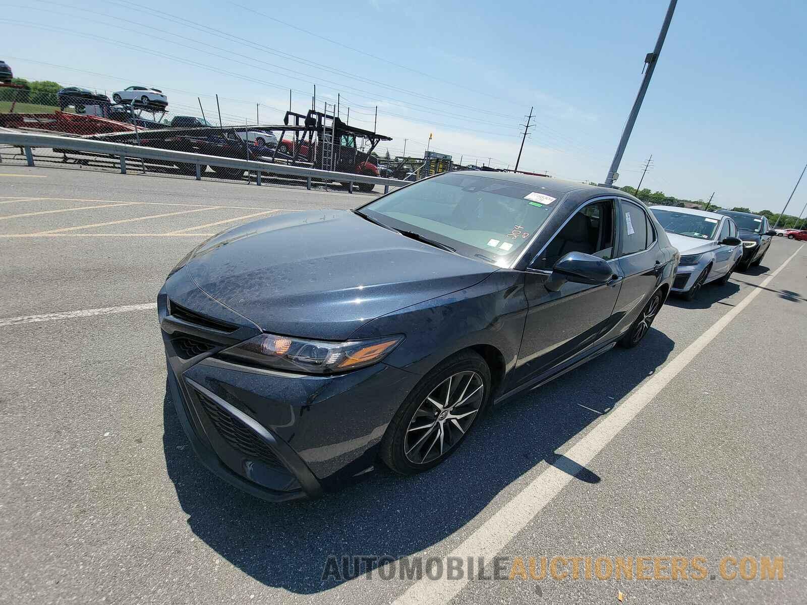 4T1G11AK3MU462869 Toyota Camry 2021