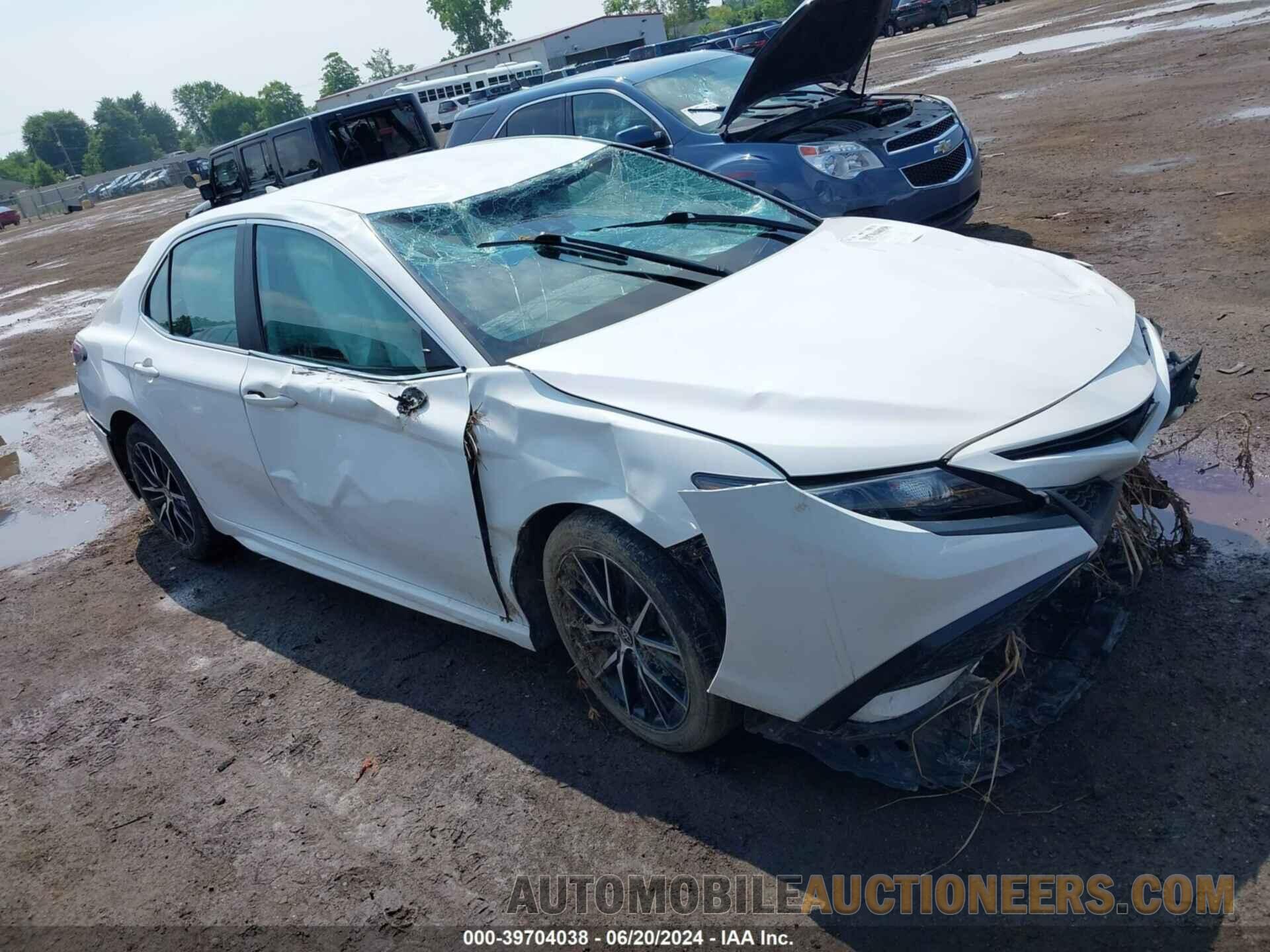 4T1G11AK3MU467067 TOYOTA CAMRY 2021