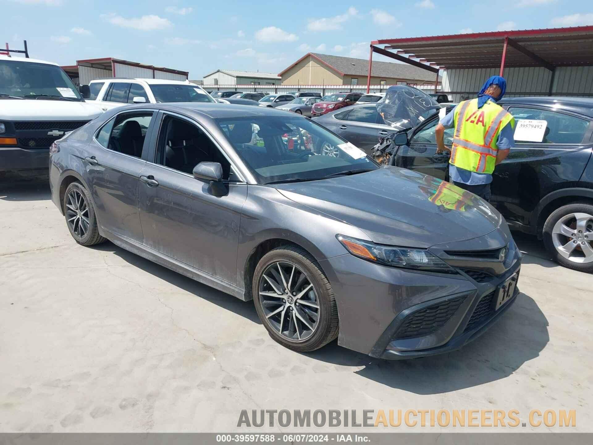 4T1G11AK3MU470910 TOYOTA CAMRY 2021