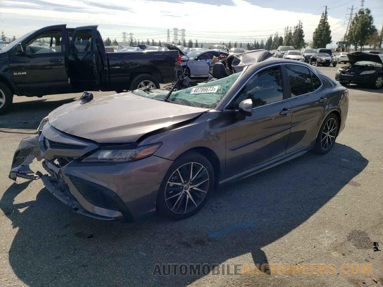 4T1G11AK3MU555682 TOYOTA CAMRY 2021