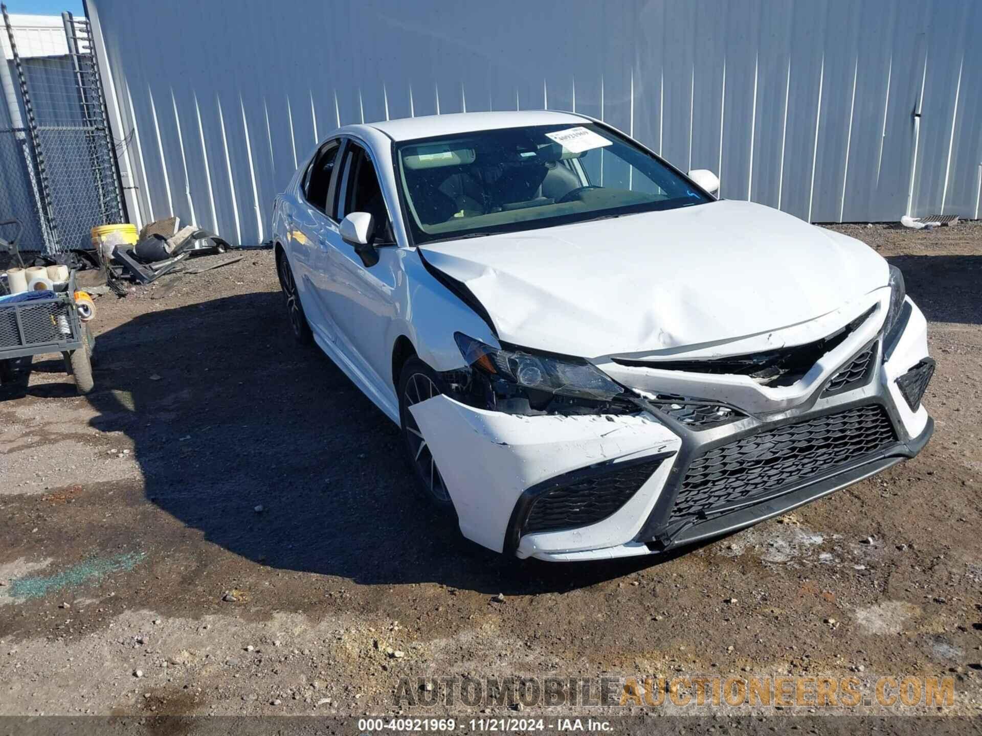 4T1G11AK3MU560462 TOYOTA CAMRY 2021