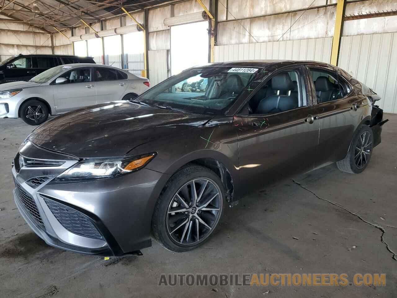 4T1G11AK3MU578606 TOYOTA CAMRY 2021