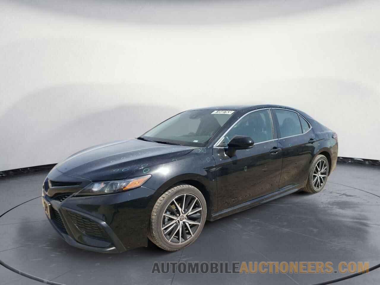 4T1G11AK3MU600569 TOYOTA CAMRY 2021