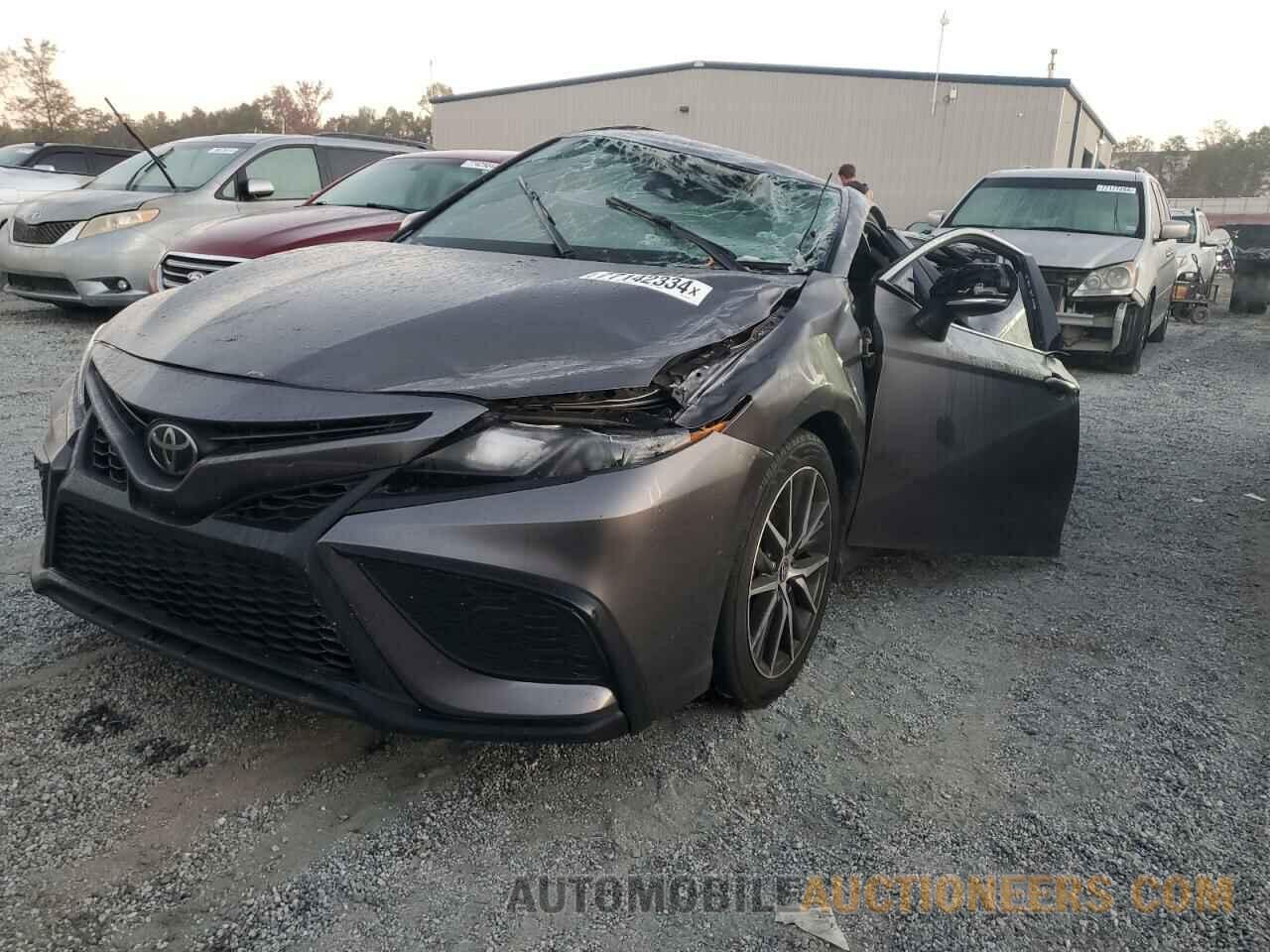 4T1G11AK3NU637638 TOYOTA CAMRY 2022