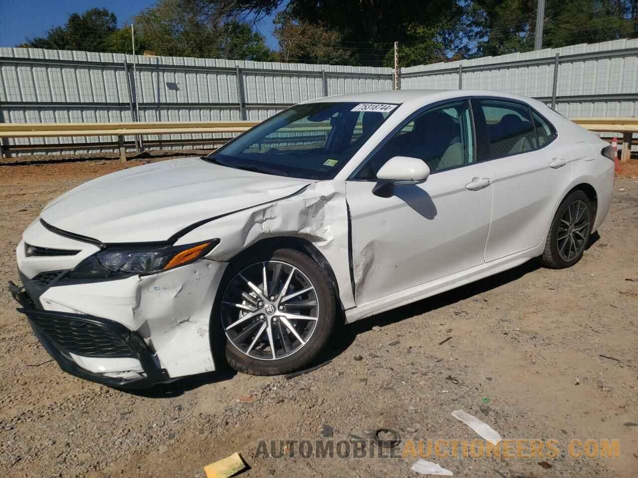 4T1G11AK3NU647120 TOYOTA CAMRY 2022